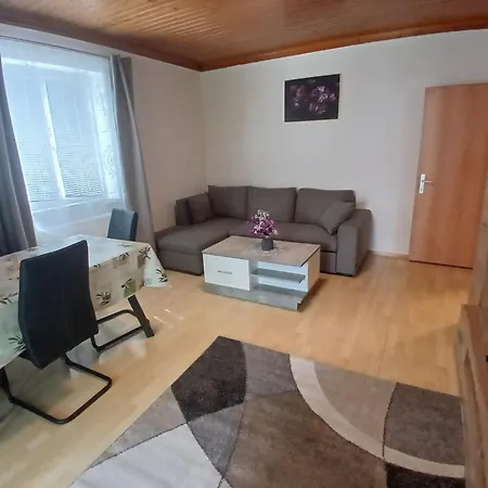 Peaceful Garden House Appartamento Villach